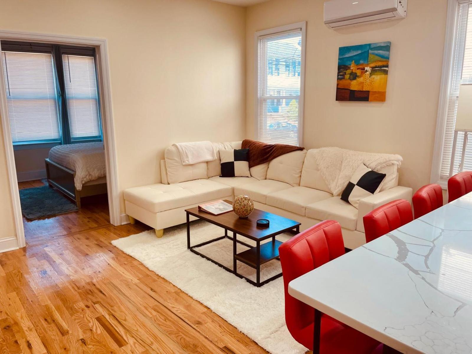 Ooohlala! 2 Beds And 2 Full Baths W/Free Parking Lejlighed Newark Eksteriør billede