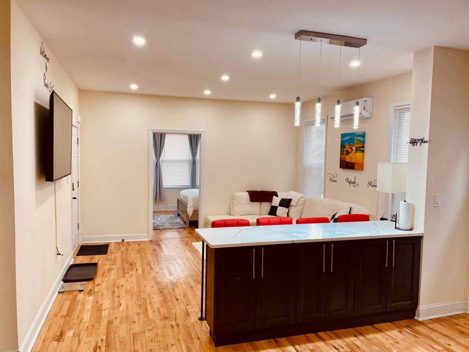 Ooohlala! 2 Beds And 2 Full Baths W/Free Parking Lejlighed Newark Eksteriør billede