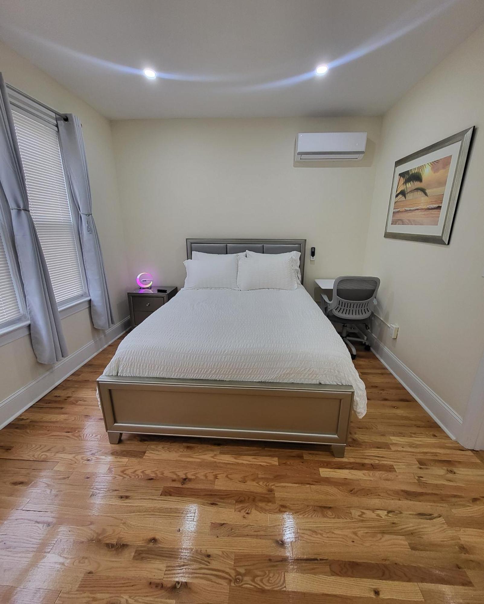 Ooohlala! 2 Beds And 2 Full Baths W/Free Parking Lejlighed Newark Eksteriør billede