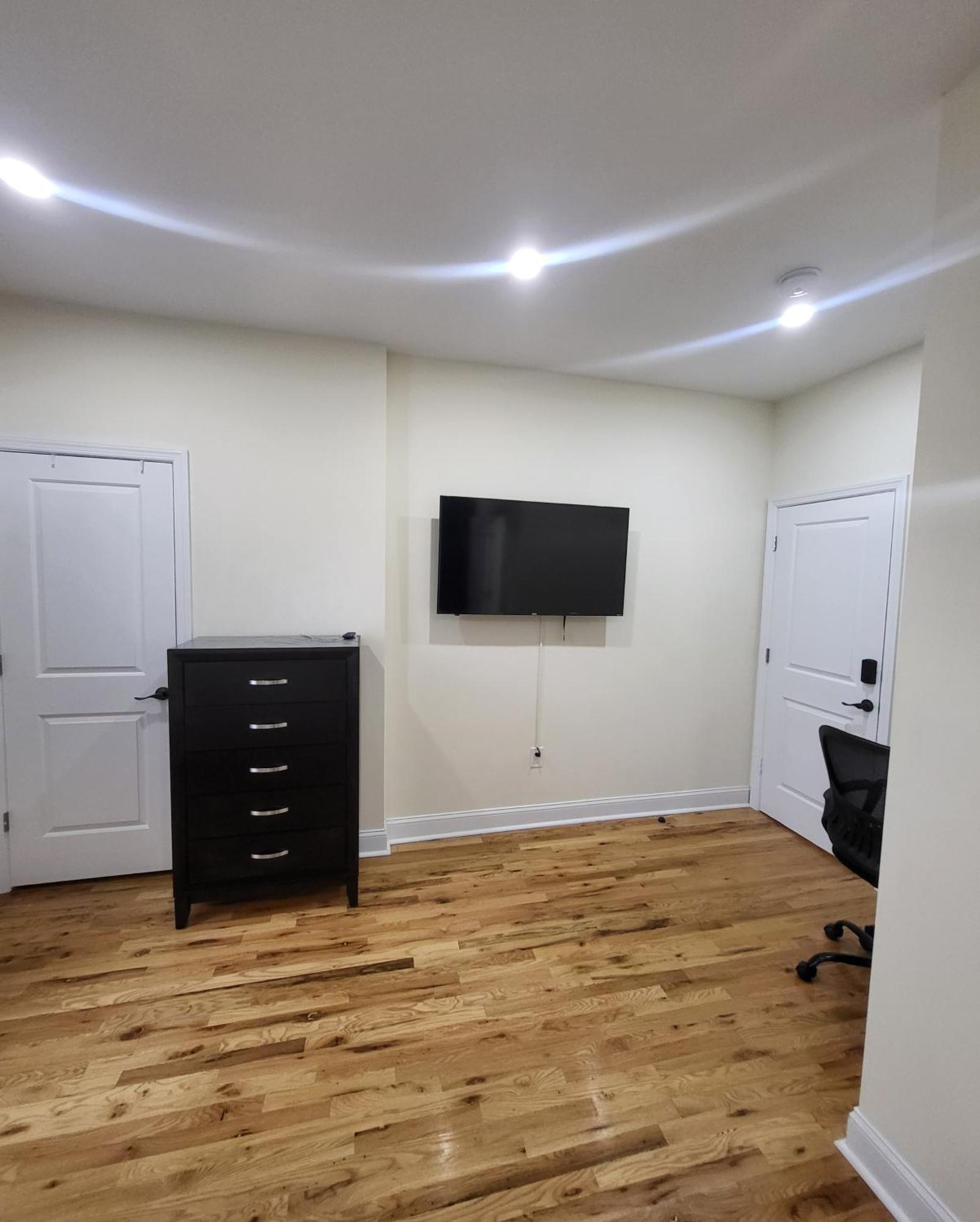 Ooohlala! 2 Beds And 2 Full Baths W/Free Parking Lejlighed Newark Eksteriør billede