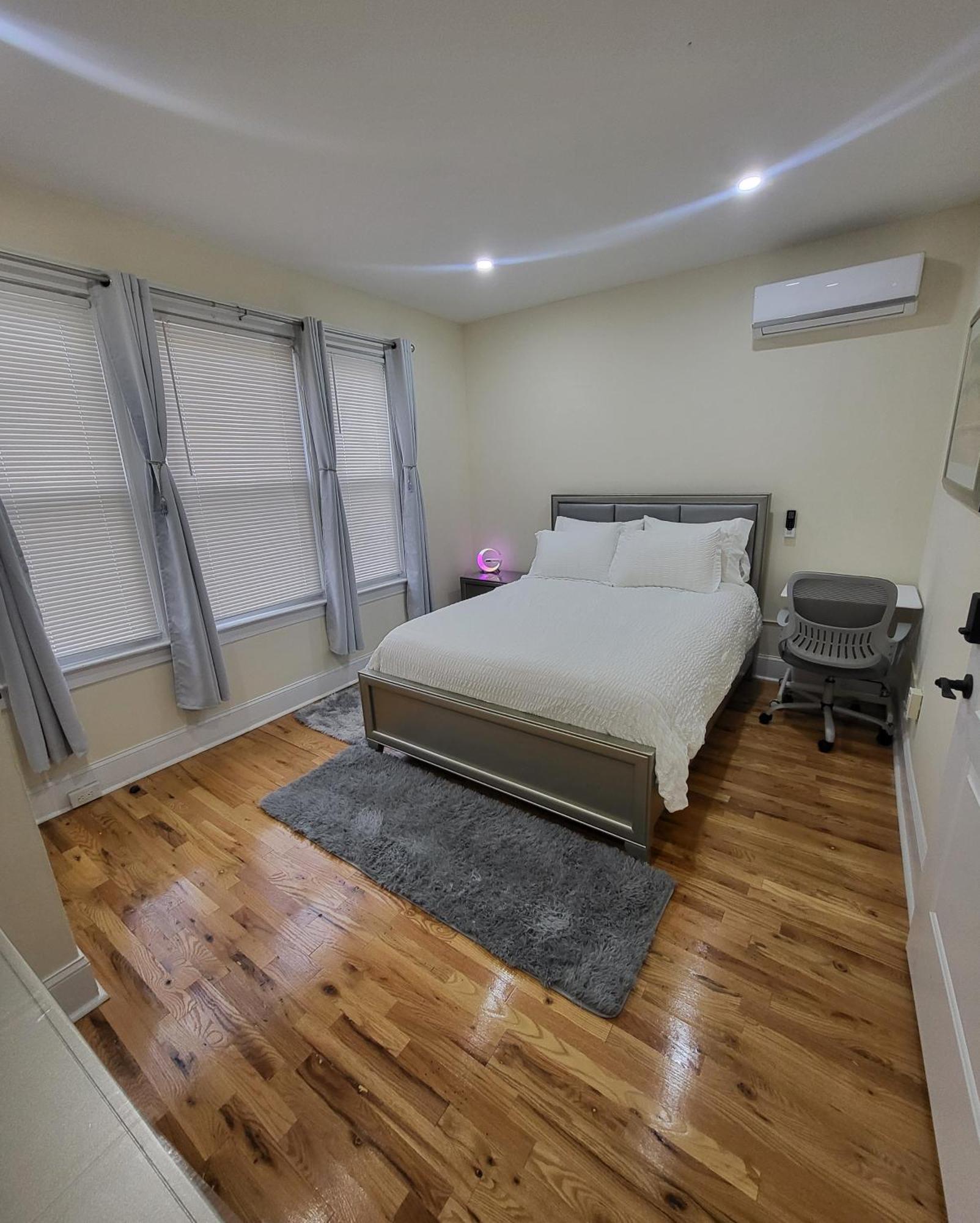 Ooohlala! 2 Beds And 2 Full Baths W/Free Parking Lejlighed Newark Eksteriør billede