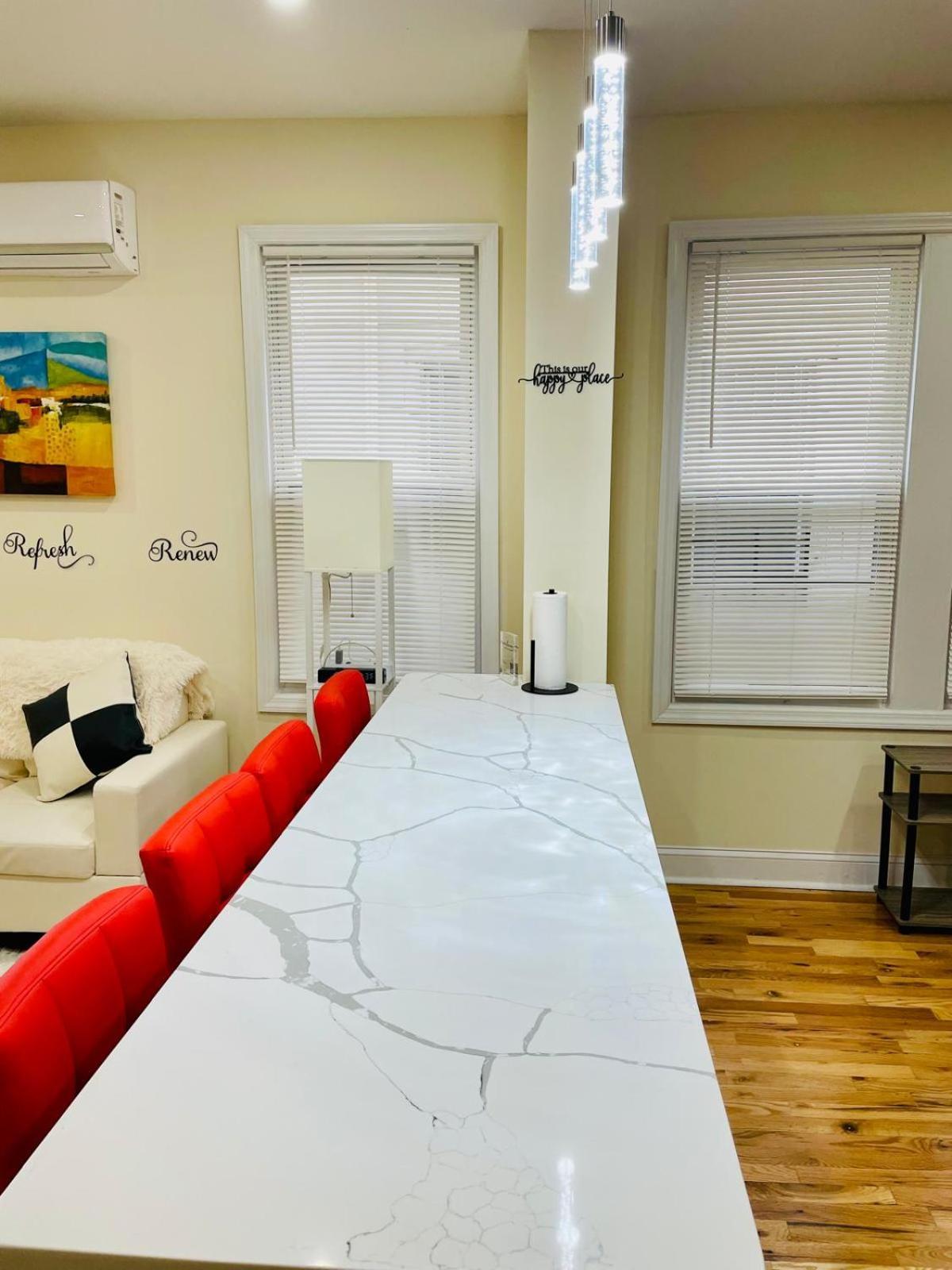 Ooohlala! 2 Beds And 2 Full Baths W/Free Parking Lejlighed Newark Eksteriør billede