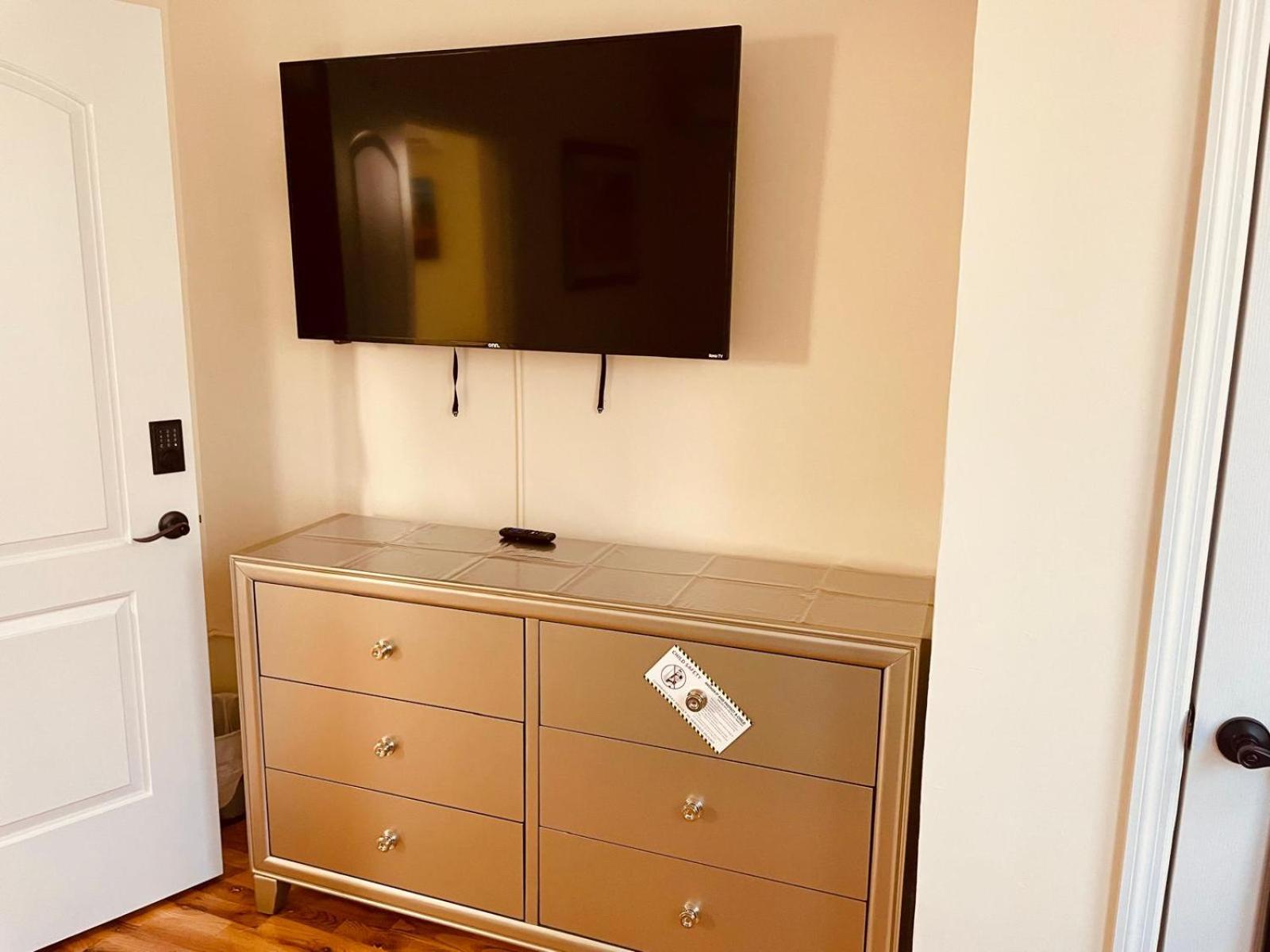 Ooohlala! 2 Beds And 2 Full Baths W/Free Parking Lejlighed Newark Eksteriør billede